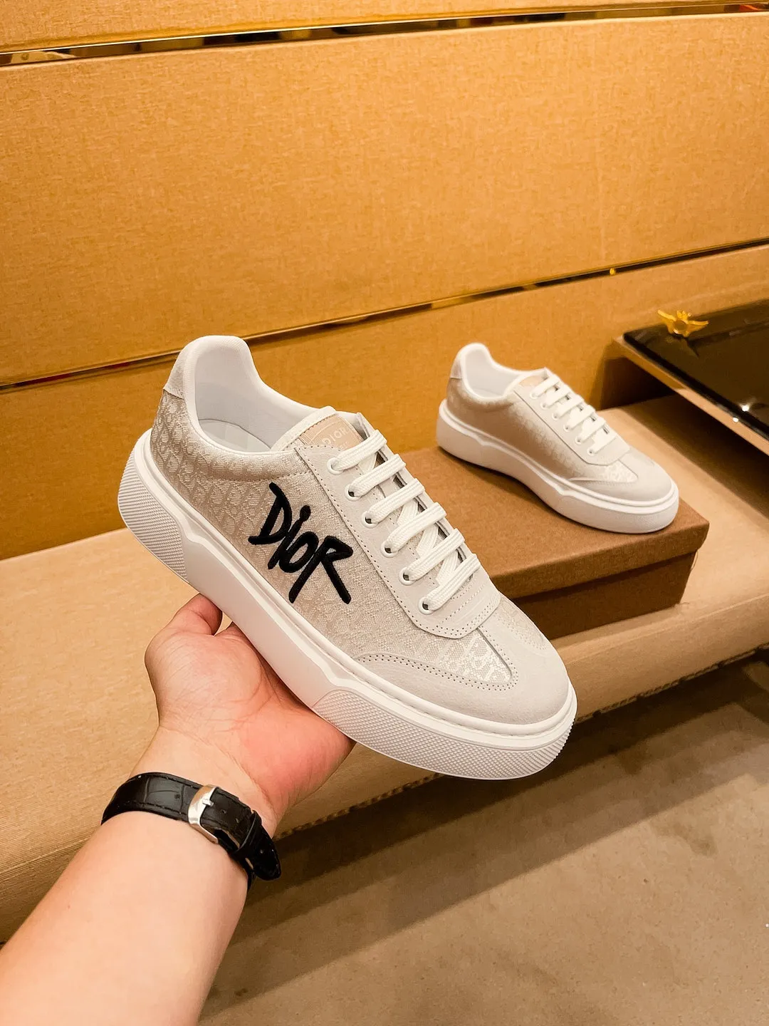 Men's shoes💰 400💰🔥【Dior】🔥Men's high-end brand of shoes official website 1:1 latest masterpiece: the upper is made of Italian imported first-layer cowhide with a comfortable and breathable lining➕original non-slip and wear-resistant outsole🔥, making walking more convenient and comfortable! An exclusive new model, a stunning work, a beautiful 1:1 replica [color] compared to the official quality! Create a fashionable personality to set off your uniqueness! A must-have for trendy men! Classic🔥Size: 38-44 Color: 🔥Multiple colors available🔥